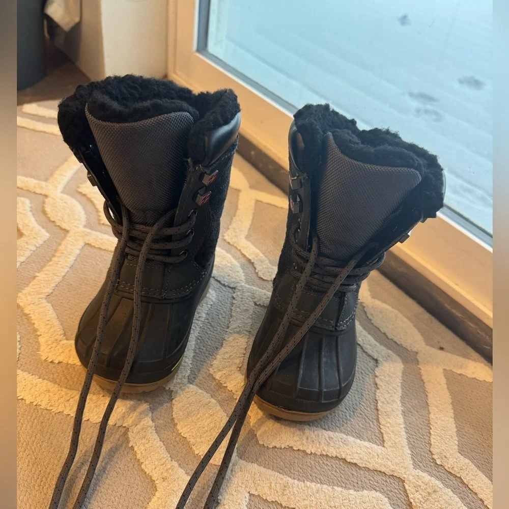 Boys 6T SWISS TECH snow boots